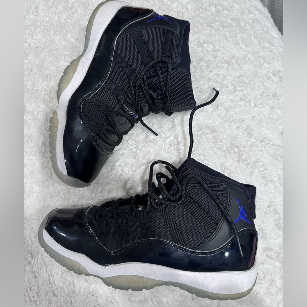 Air Jordan Retro Space Jam 11 size 5.5 men (7.5 women)